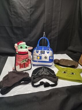 Star Wars Loungefly R2D2 Faux Patent Leather Bag With Bennies And Oven Mit